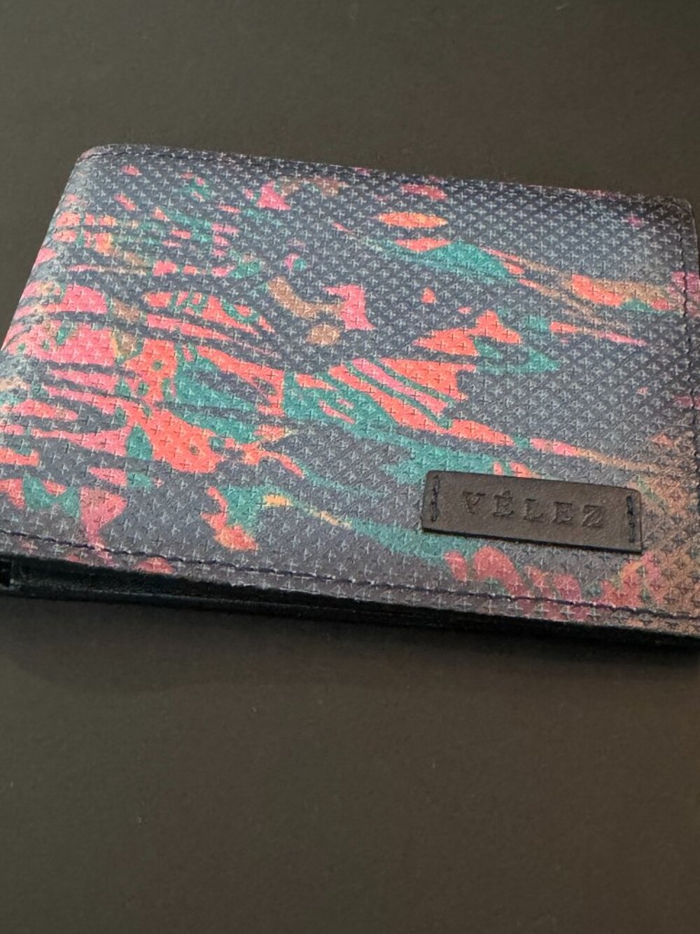 VÉLEZ Billetera Men's Leather Bifold Wallet Multi-Color 4.5 x 3.5in Pre-Owned